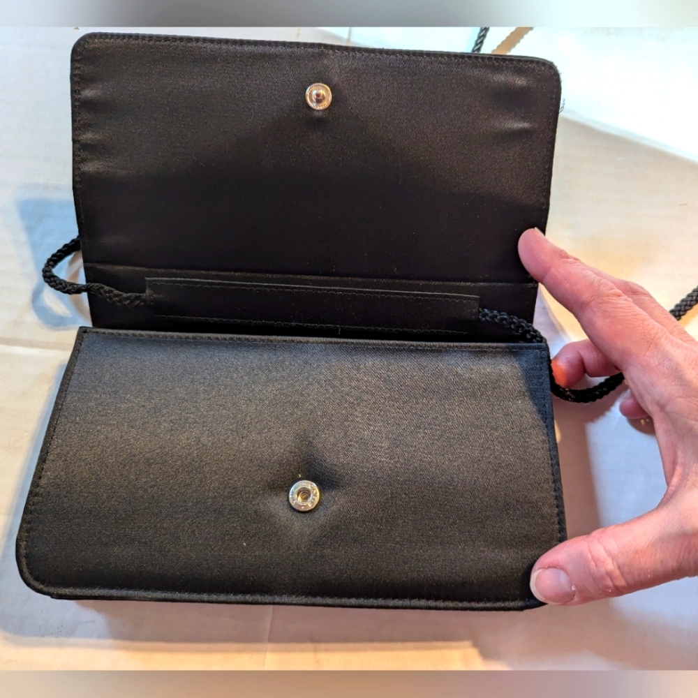La Regale Black Clutch Purse With Shoulder Strap - Picture 5 of 11